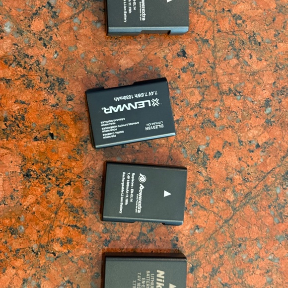 Nikon D5100 DSLR Camera Kit - Picture 7 of 16